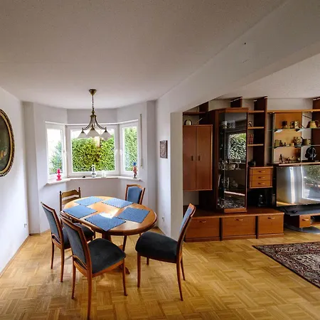 Holiday home Ganzes Haus Mobliert Mu-lerchenau *