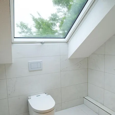 Ganzes Haus Moebliert Mue-lerchenau Munich