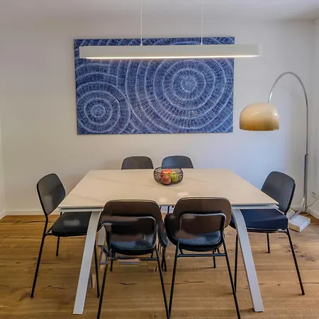 Holiday home Ganzes Haus Moebliert Mue-lerchenau Munich