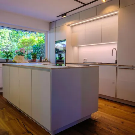 Ganzes Haus Moebliert Mue-lerchenau München